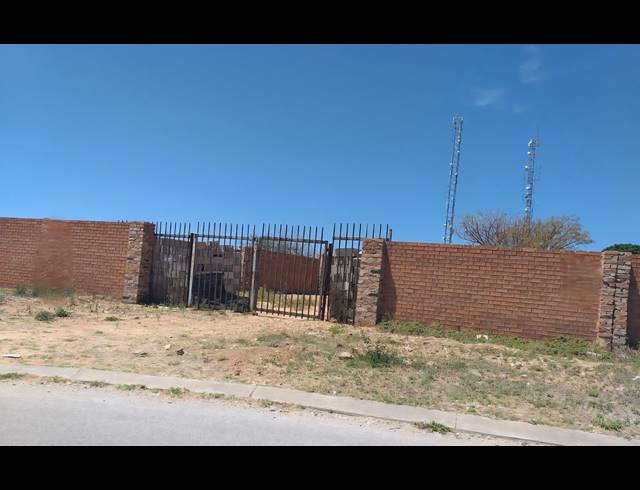 2,660M² VACANT LAND FOR SALE IN STERPARK